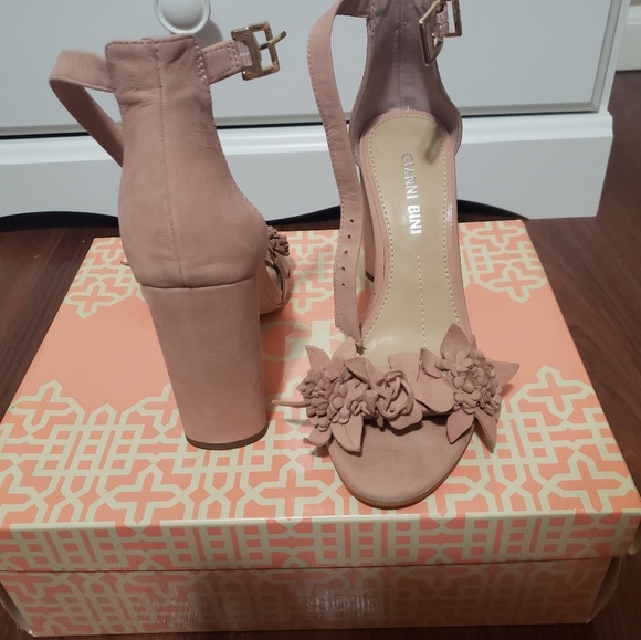 Gianni Bini Nude Pink Shoes - Picture 2 of 3